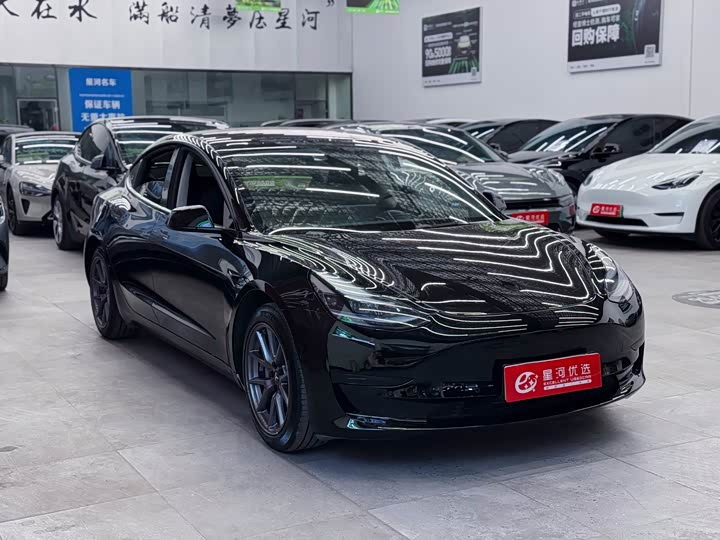 Фото 3 - Tesla Model 3