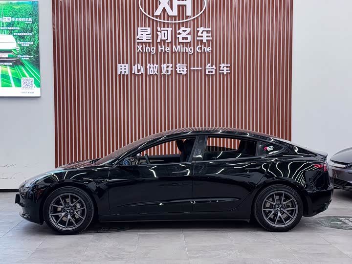 Фото 4 - Tesla Model 3