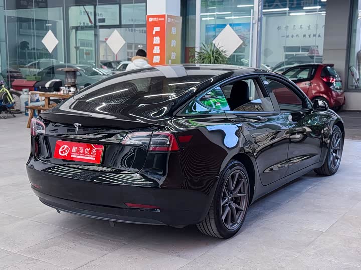 Фото 7 - Tesla Model 3