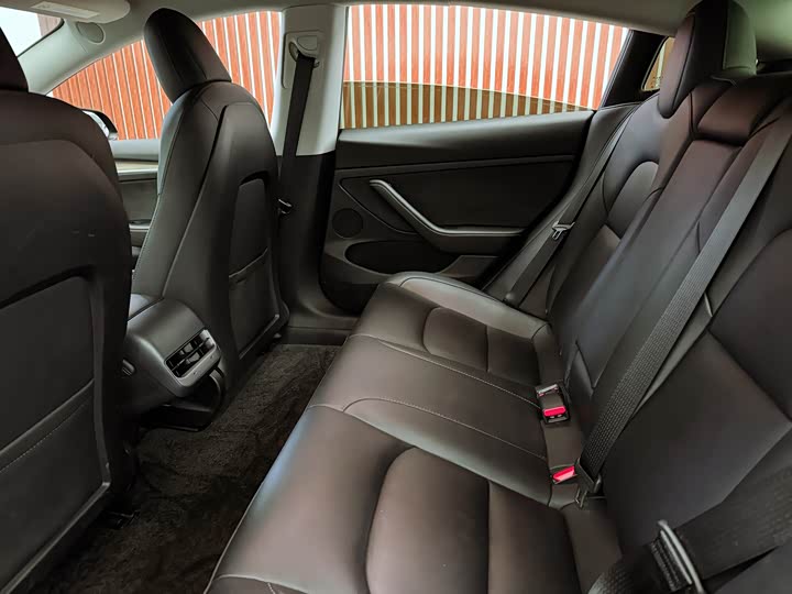 Фото 8 - Tesla Model 3