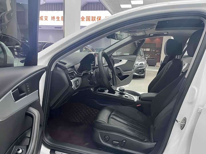 Фото 4 - Audi A4L