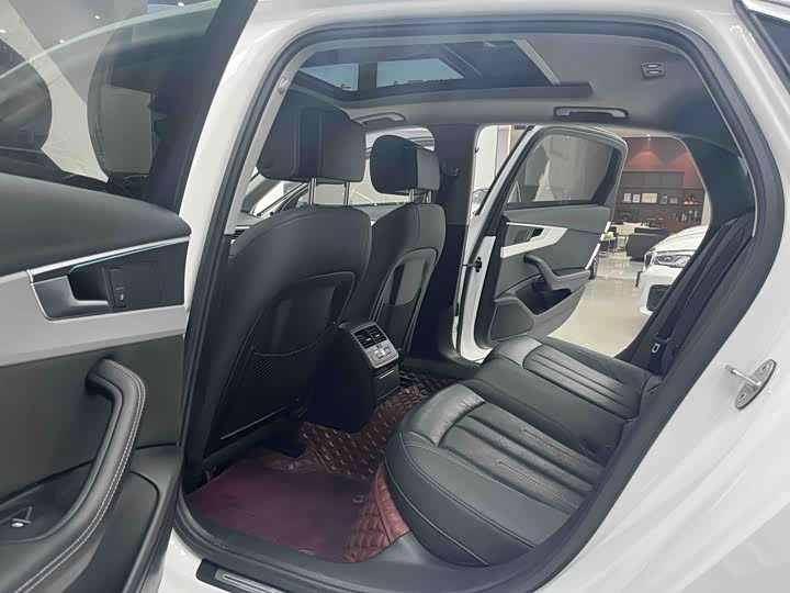 Фото 6 - Audi A4L