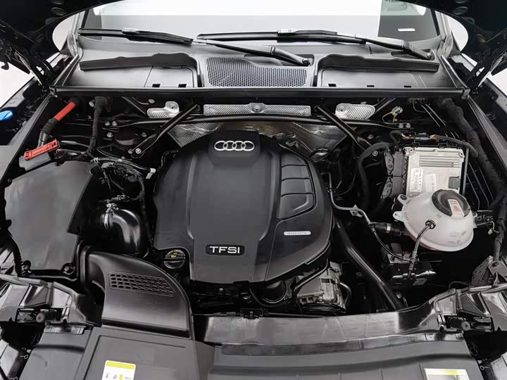 Фото 6 - Audi Q5L