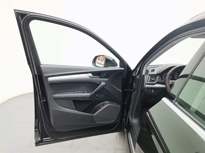 Фото 8 - Audi Q5L