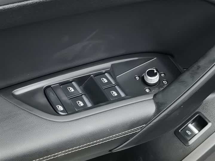 Фото 9 - Audi Q5L