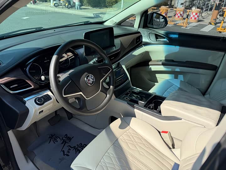 Фото 8 - Buick GL8 ES