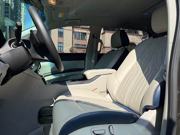 Фото 9 - Buick GL8 ES