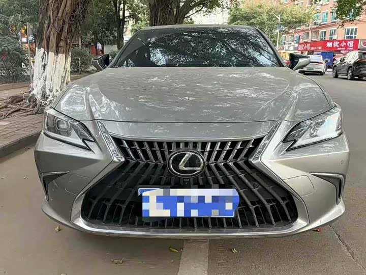 Фото 2 - Lexus ES