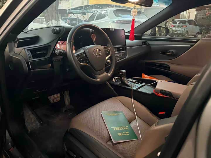 Фото 4 - Lexus ES