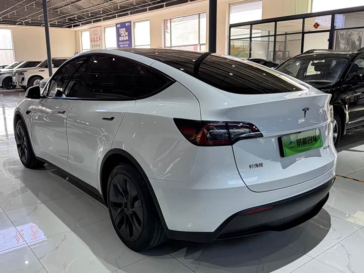 Фото 4 - Tesla Model Y