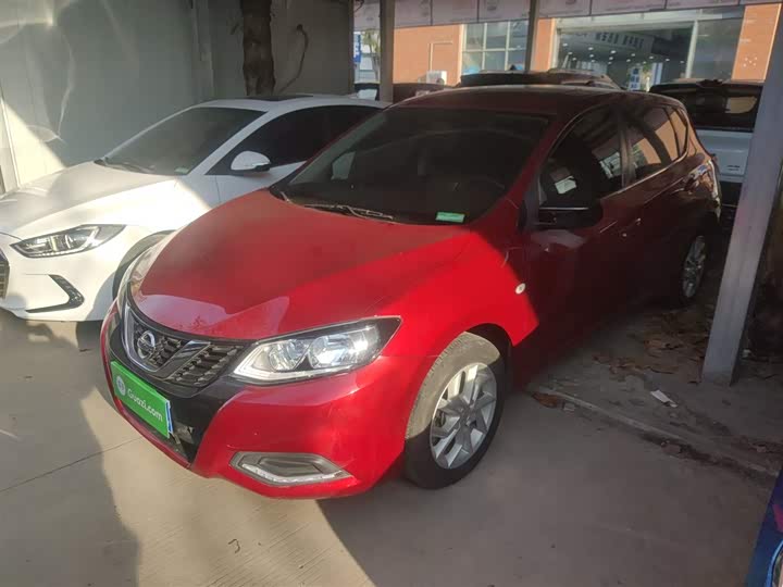 Фото 2 - Nissan Tiida