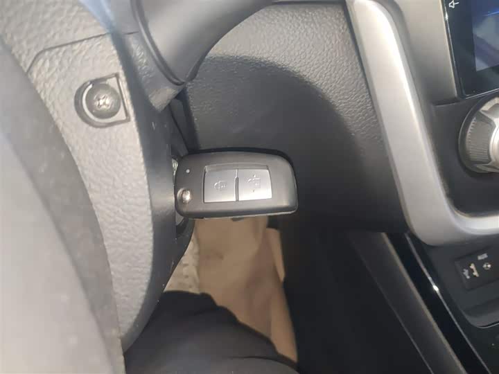 Фото 9 - Nissan Tiida