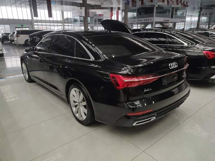 Фото 5 - Audi A6L