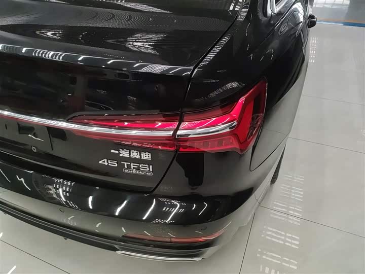 Фото 8 - Audi A6L