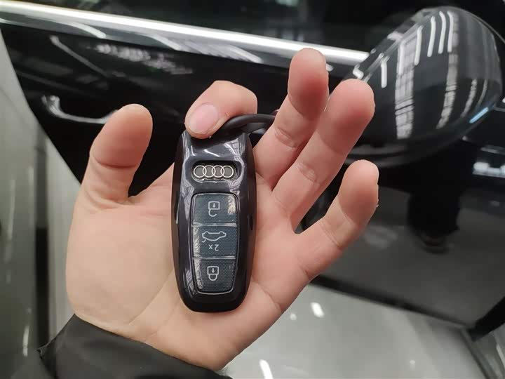 Фото 9 - Audi A6L