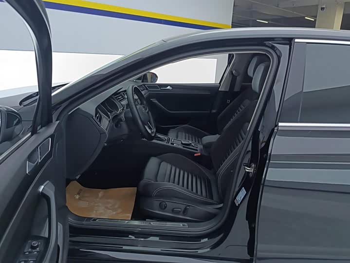 Фото 8 - Volkswagen Magotan