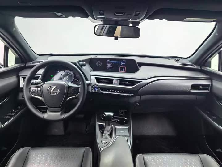 Фото 4 - Lexus UX