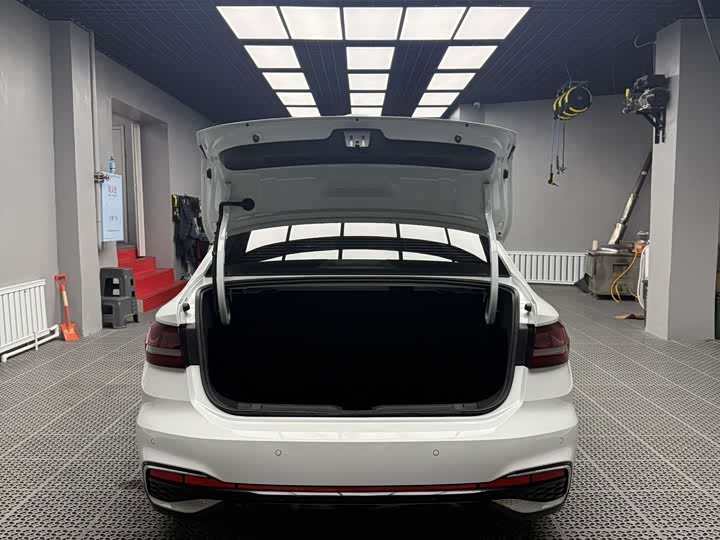 Фото 8 - Volkswagen Lavida