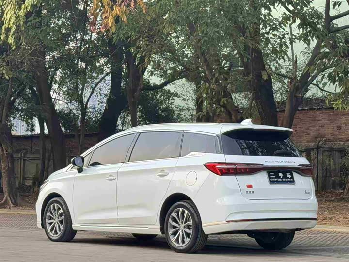 Фото 5 - BYD Song Max