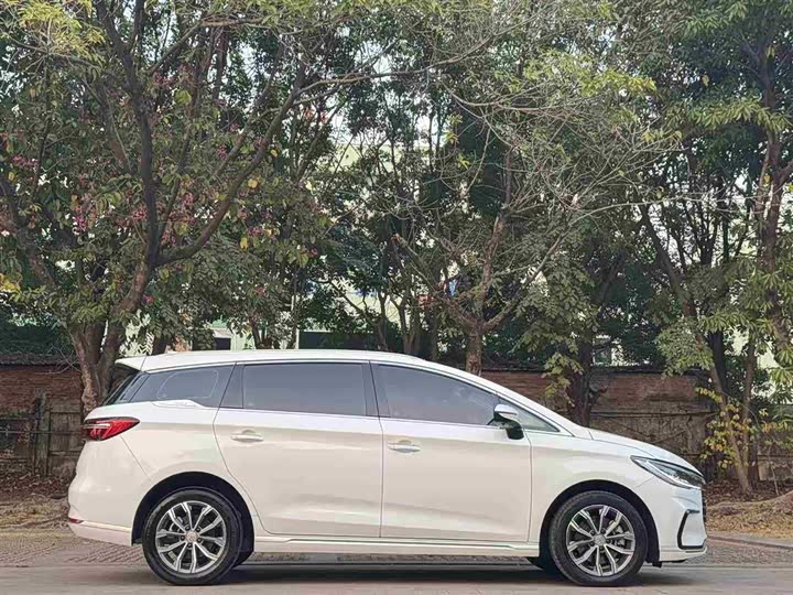 Фото 8 - BYD Song Max