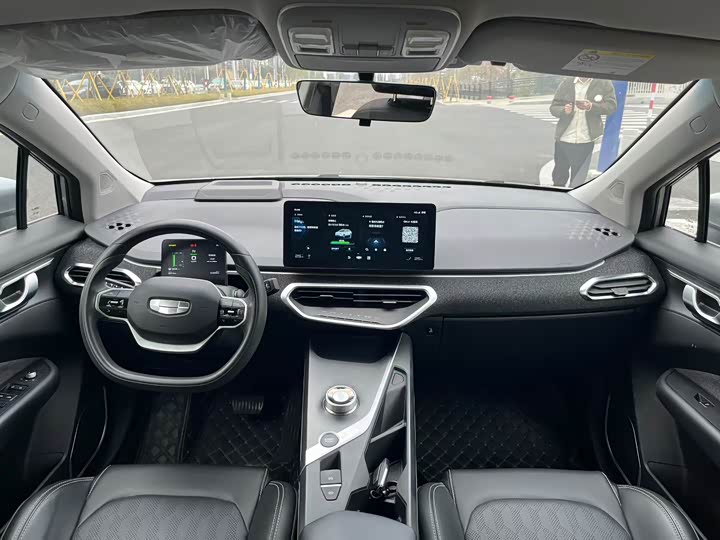 Фото 7 - Geely Geometry C