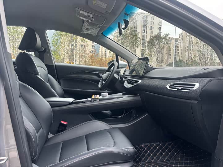 Фото 9 - Geely Geometry C