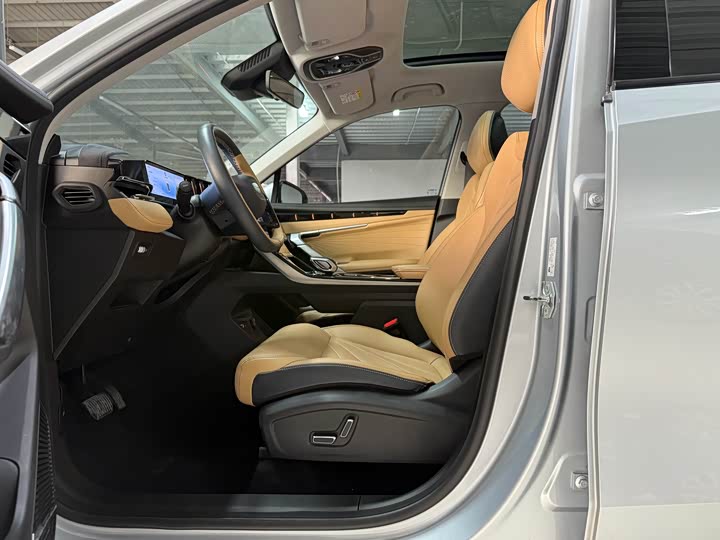 Фото 4 - Geely Atlas L