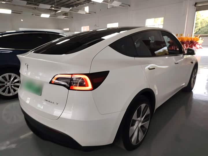 Фото 7 - Tesla Model Y