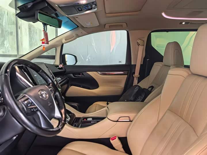 Фото 7 - Toyota Alphard