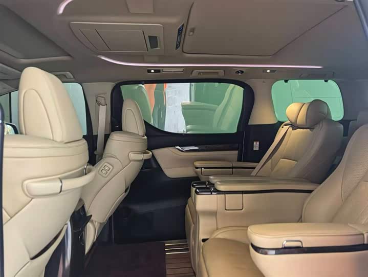 Фото 8 - Toyota Alphard