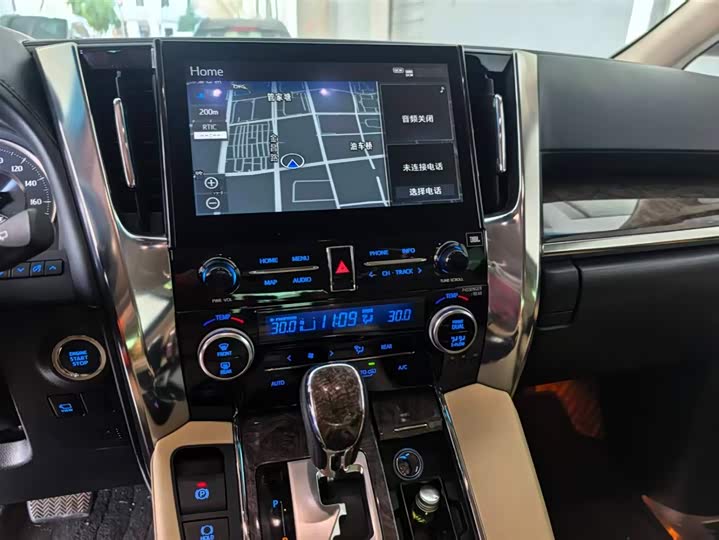 Фото 9 - Toyota Alphard