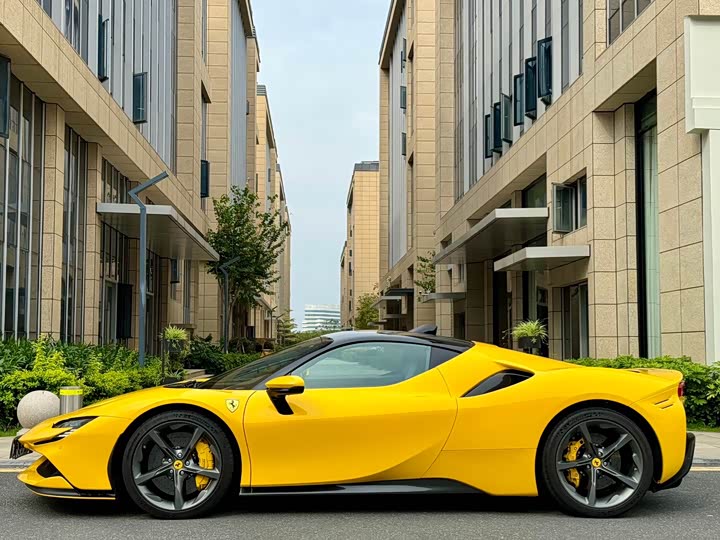 Фото 3 - Ferrari SF90