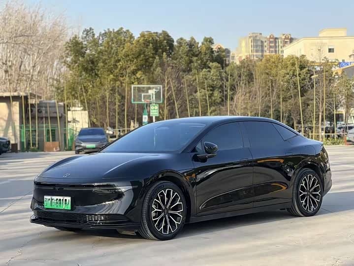 Фото 1 - Zeekr 007