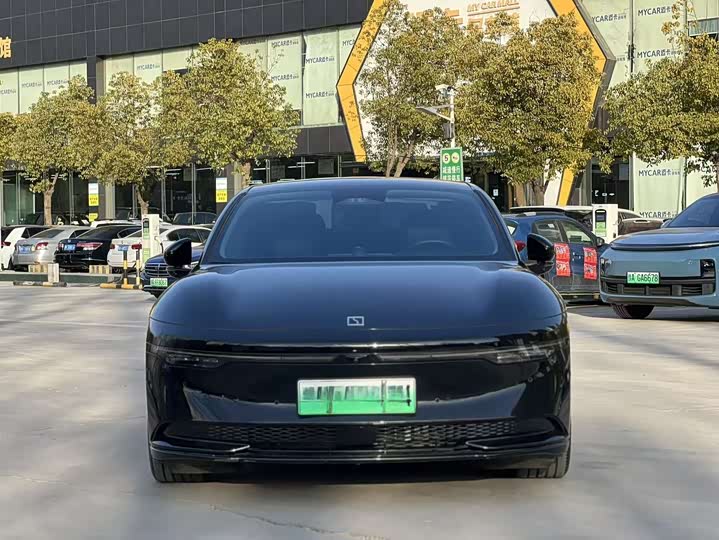 Фото 2 - Zeekr 007