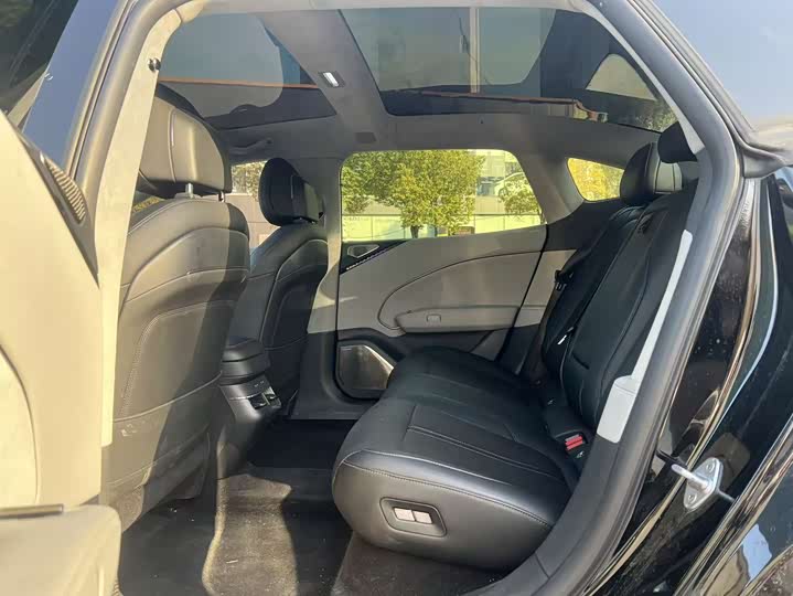 Фото 5 - Zeekr 007