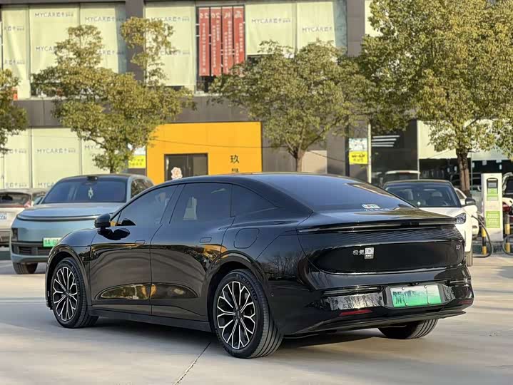 Фото 9 - Zeekr 007