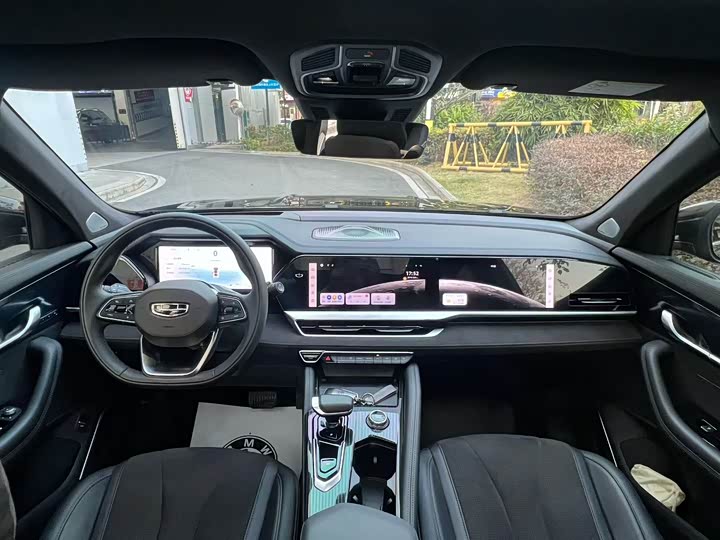 Фото 4 - Geely Monjaro