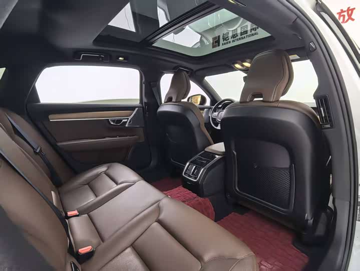 Фото 7 - Volvo S90