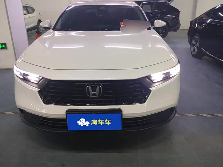 Фото 2 - Honda Accord