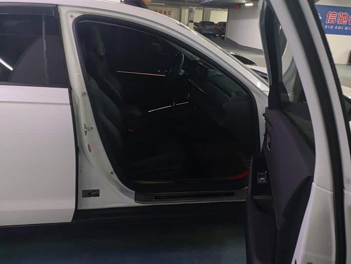 Фото 8 - Honda Accord