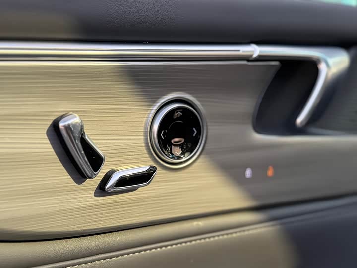 Фото 9 - Buick GL8 ES