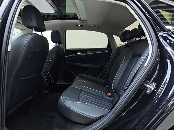 Фото 8 - Volkswagen Passat