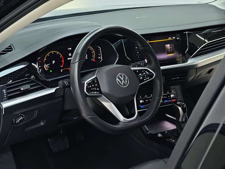 Фото 9 - Volkswagen Passat