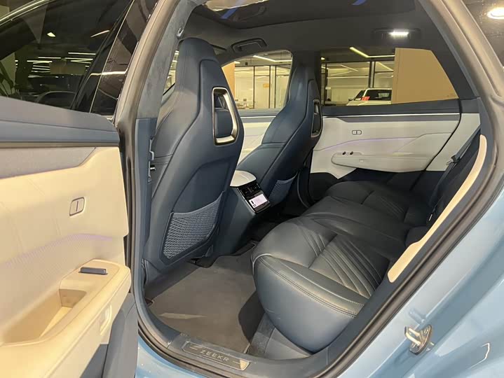 Фото 8 - Zeekr 001