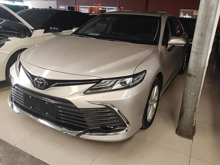 Фото 1 - Toyota Camry