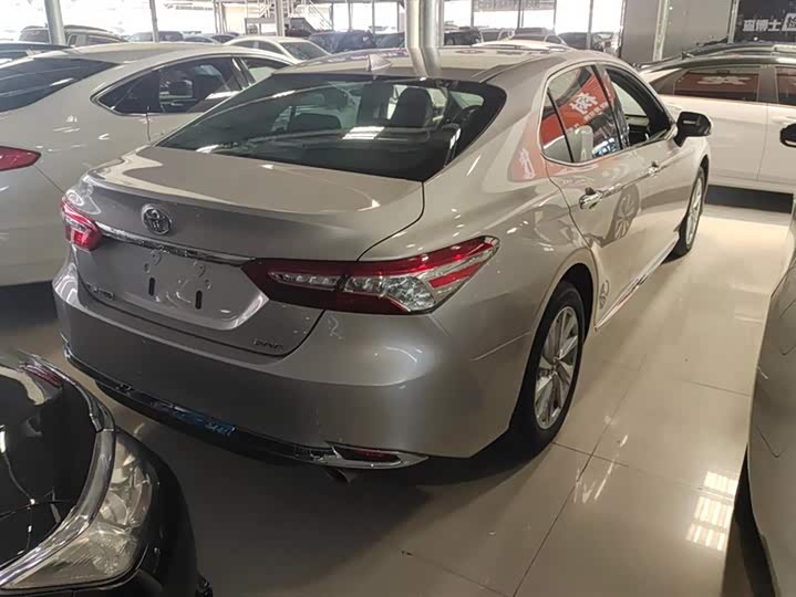 Фото 3 - Toyota Camry