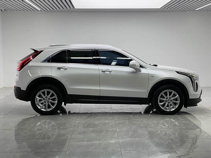 Фото 8 - Cadillac XT4