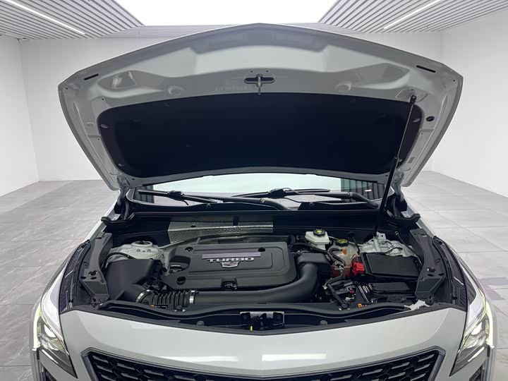 Фото 9 - Cadillac XT4