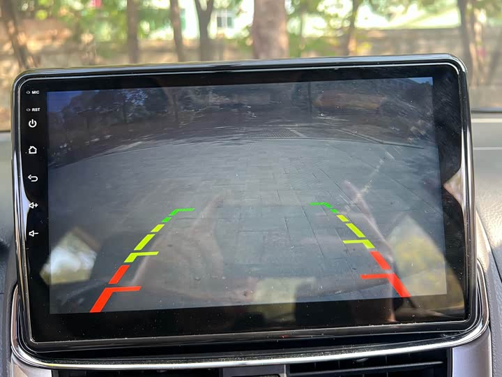 Фото 5 - Toyota Yaris L Hatchback