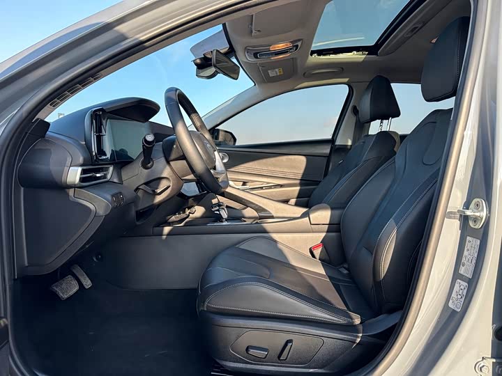 Фото 4 - Hyundai Elantra N line